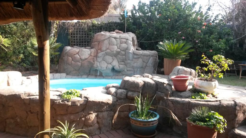 The Birches Backpacker Lodge Randburg Exteriör bild
