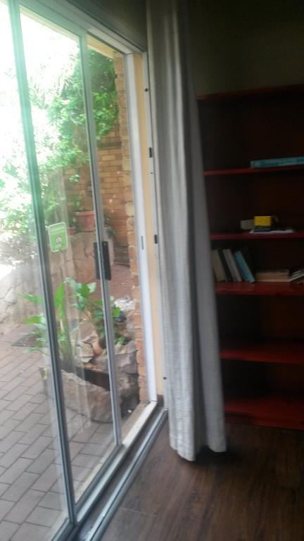 The Birches Backpacker Lodge Randburg Exteriör bild